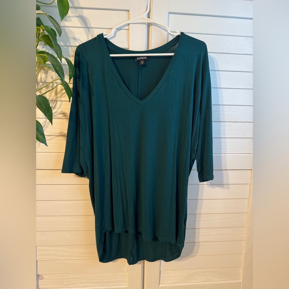 2x Express V-Neck Tops